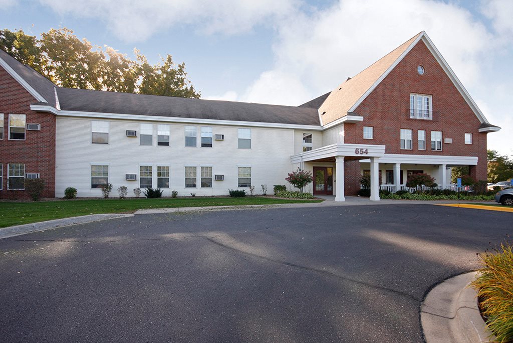 Photos and Video of North Gables Senior in Blaine, MN